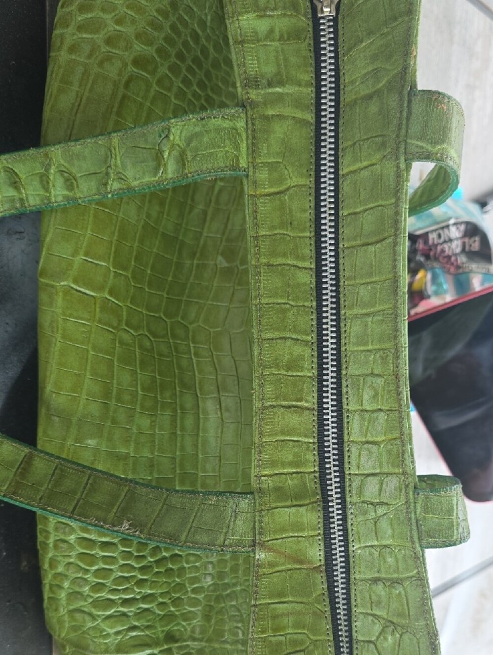 Veari Green Croc-Embossed Shoulder Bag - Picture 2 of 7
